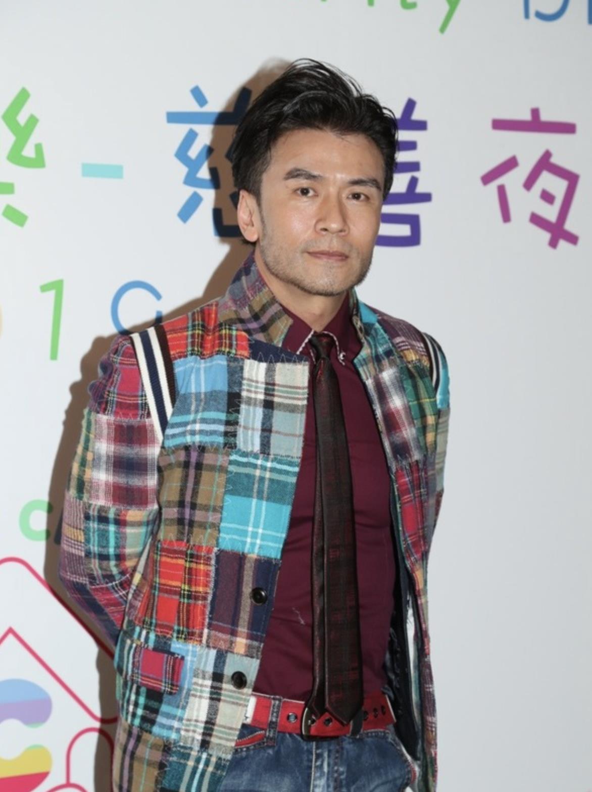 唐文龙|52岁唐文龙公开恋情，自曝女友为圈外人士，两人感情稳定想生孩子