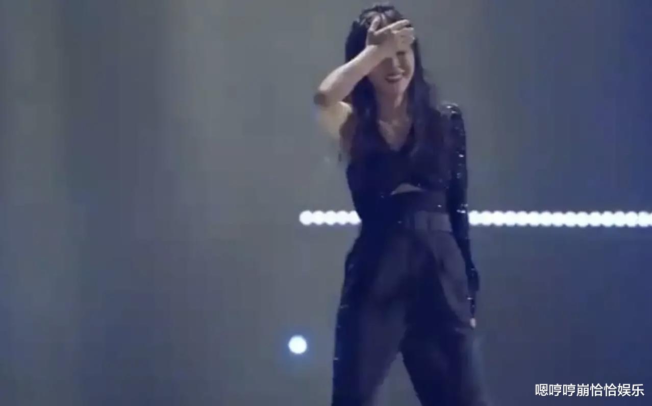 黄奕|黄奕在舞台上的失误,暴露了“过气艺人”当下最真实的处境!