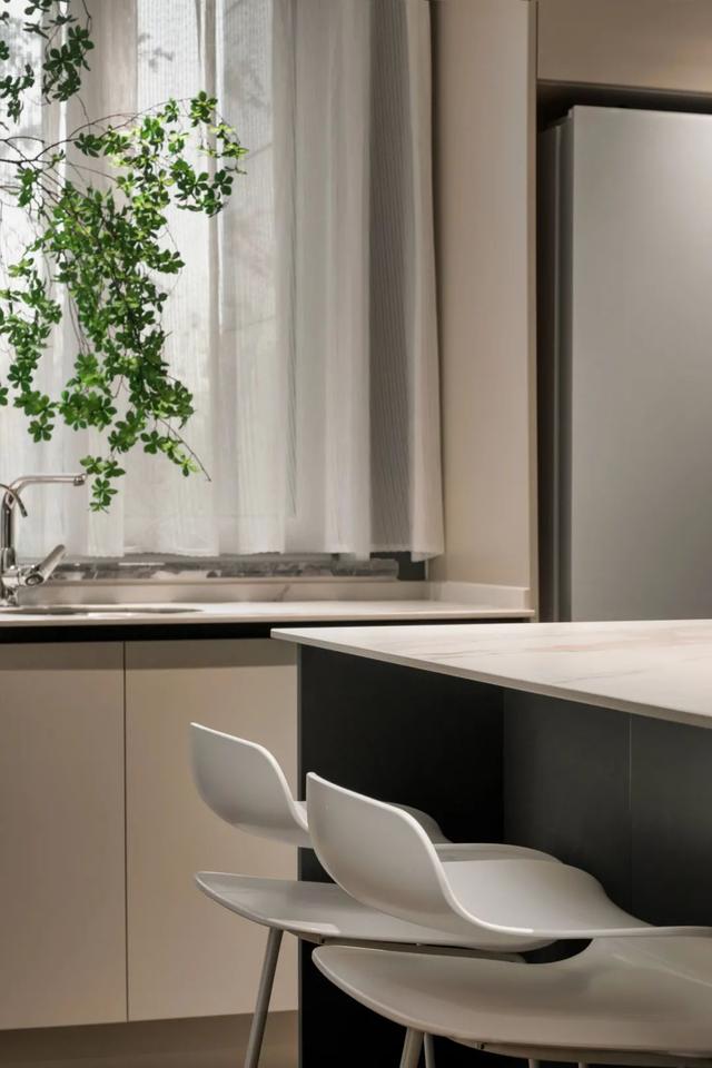 180㎡现代主义，安静舒适的设计，令人轻松惬意