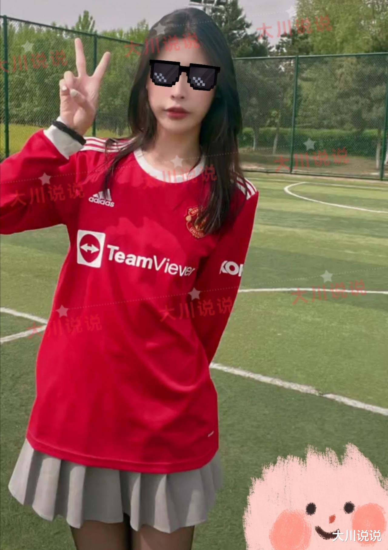 教练|沈阳一女足球老师黑丝光脚踢球，身材高挑引揣测：腿毛很细节