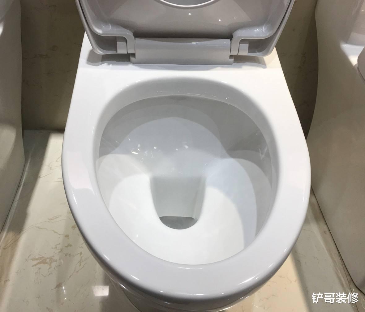 马桶上有个“小机关”,很多人不知道,难怪马桶又脏又臭!