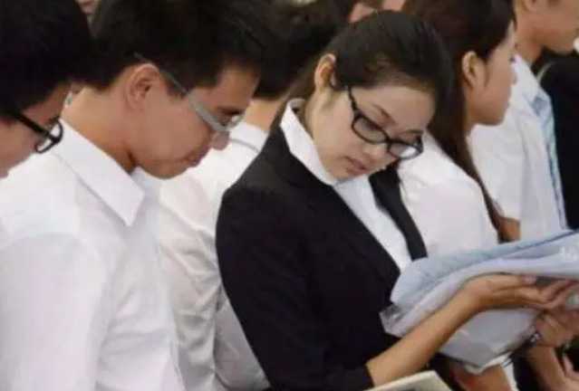 重来|“如果能重来,我不会让孩子考公务员”,家长含泪诉说其中原委