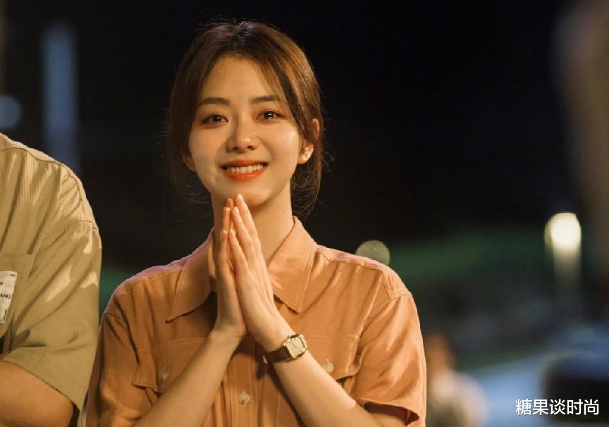运动 32岁谭松韵，“圆脸”甜腻软萌，文艺范穿着，少女感很强