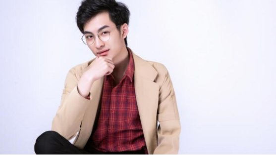 人物设定|赖神帮女友上巅峰第一，瓜妹却曝出早期聊天记录，好男人设崩塌？