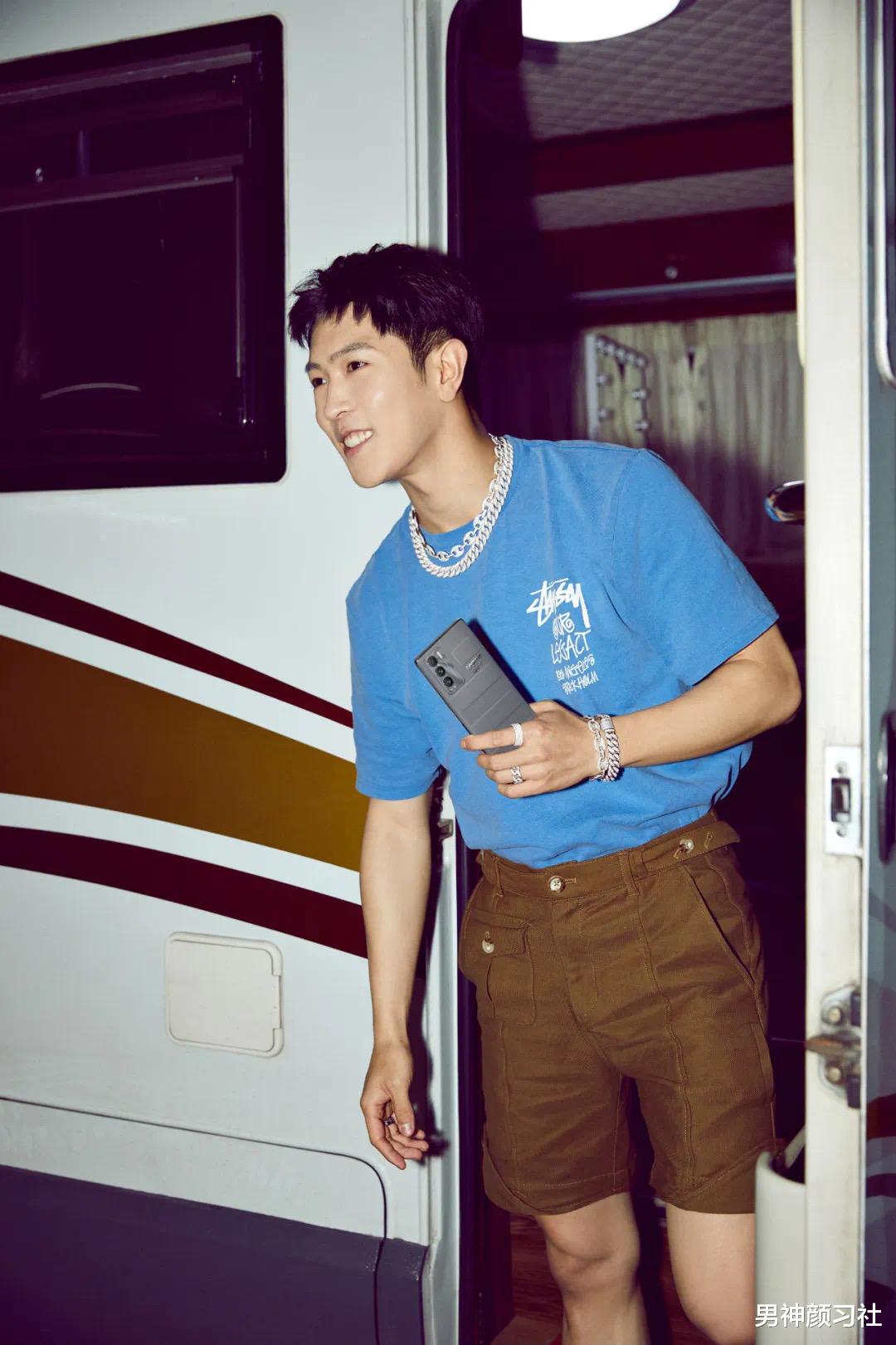 粗腿男士请进！遮肉又藏象腿的百慕大短裤应该这么穿