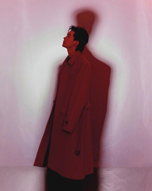 杨紫|明星妆容大吐槽：造型师求您“长点心”！杨紫海报太像“蛇精”！