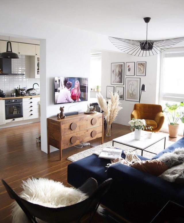 生活不是非白即黑,用温柔原木色来映衬,这个家的配色太爱了