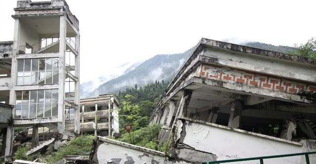 张衡地动仪被移出教科书,原因到底是啥?房梁吊块肉都比这强