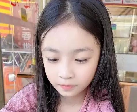 广东一女子吐槽生5胎后老公还想生,网友看到颜值后:听老公话