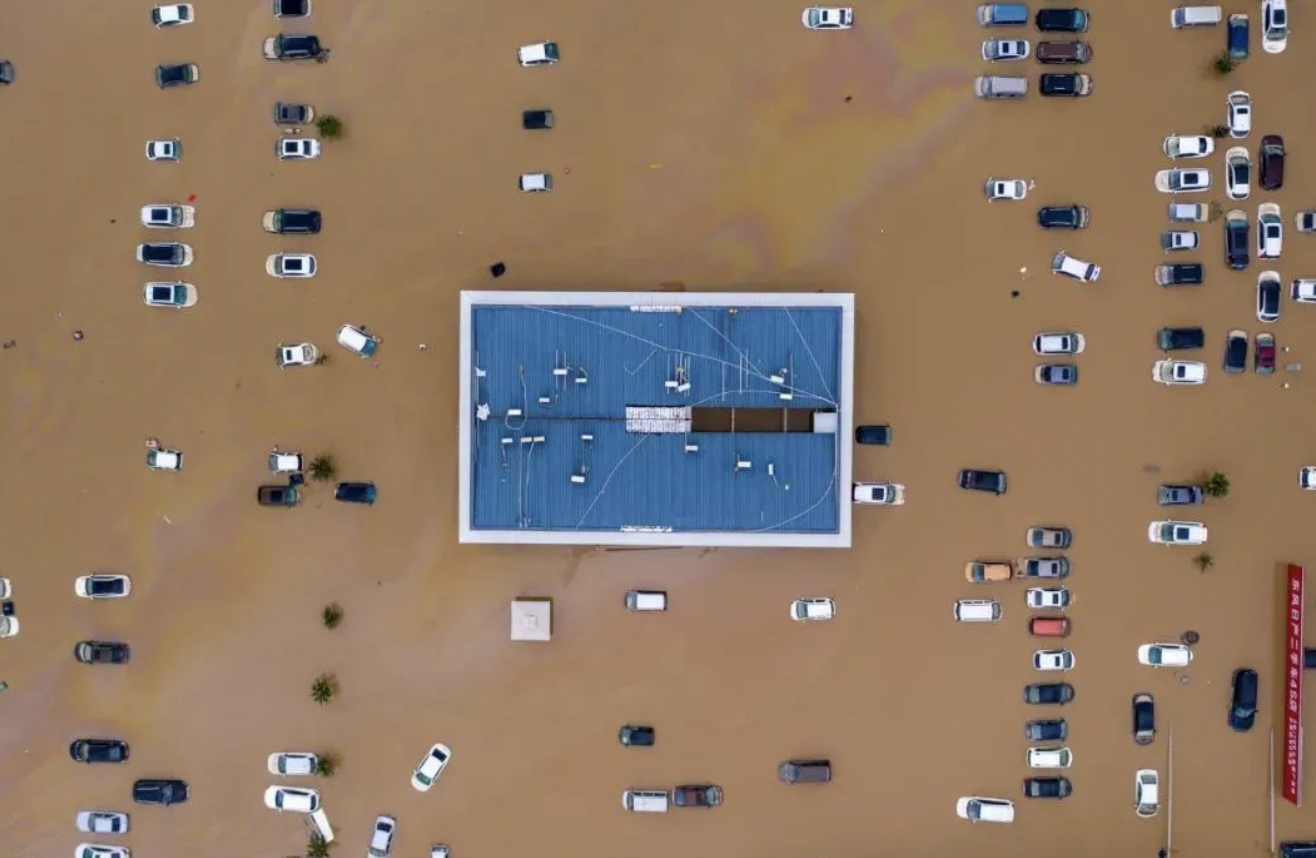 塔克拉玛干沙漠|“旱极”变湖泊，塔克拉玛干沙漠将变绿洲？洪水爆发堪比50个西湖