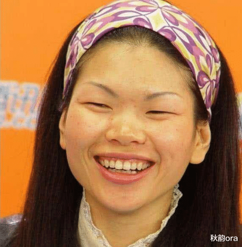 吕燕|超模吕燕：被身边人嫌弃，嫁法国贵族后被宠成公主，儿子成她骄傲