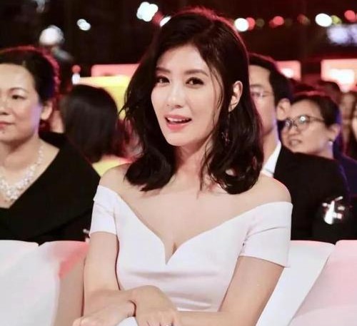 贾静雯 3宝妈贾静雯辣秀“雪白上峰＋美背曲线”！分享“3道瘦身菜单”