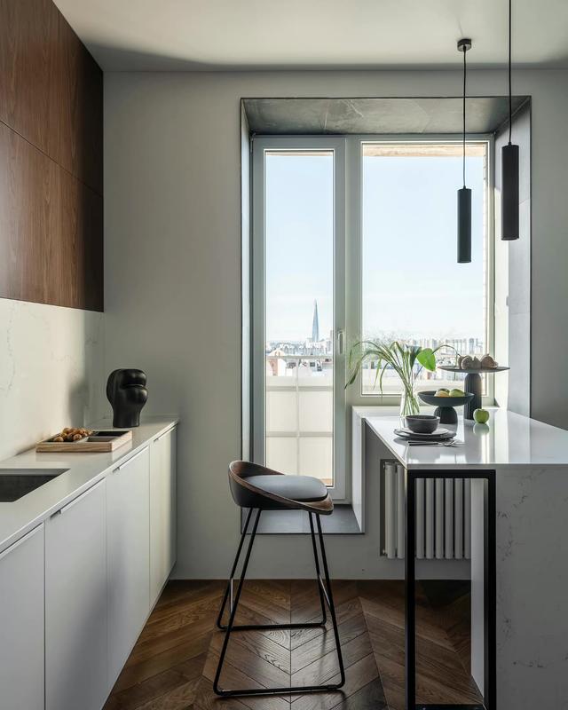 被35㎡俄罗斯住宅圈粉了,白色原木色搭配简约精致,住出宽阔感