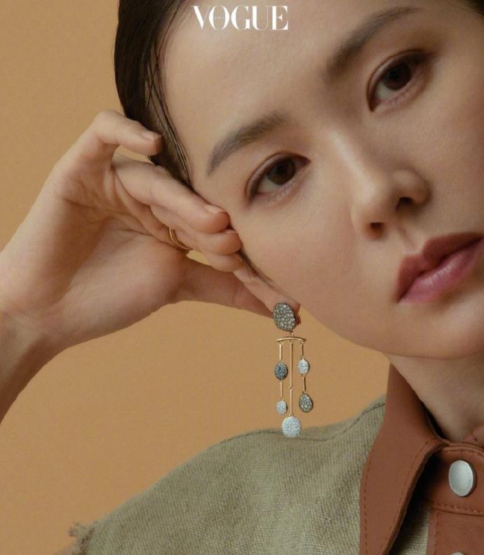 孙艺珍|准新娘孙艺珍写真曝光，镂空衣秀身材，40岁怼脸拍皮肤零瑕疵