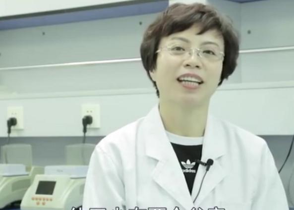 一对双胞胎竟有两个爸,亲子鉴定师一语道破:孩子妈妈有点“快”
