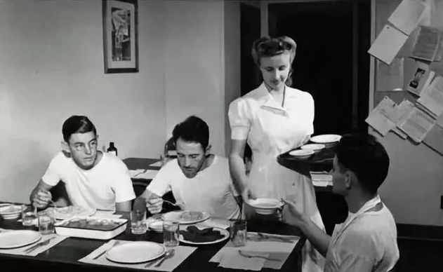 饮食 36人饿6个月，他砍下三个指头，做梦啃食同伴。减肥千万别挨饿！