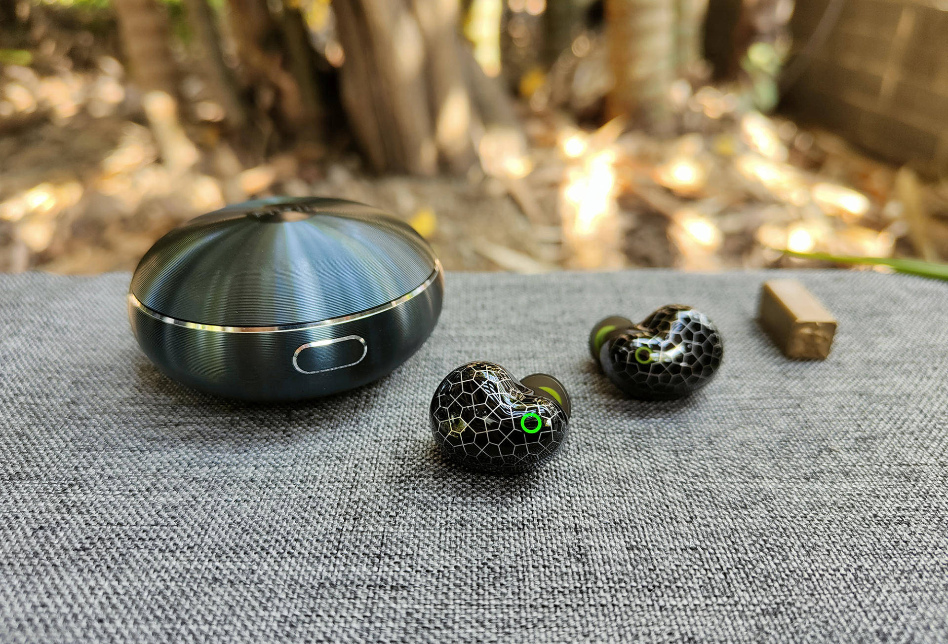 华为|真无线蓝牙耳机也能玩HIFI ？魔浪HiFiPods耳机体验，圈铁结合非一般