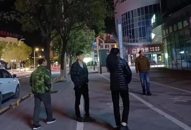 为何致远中学外面的监控没有拍到胡鑫宇,是因为有一个特别的原因