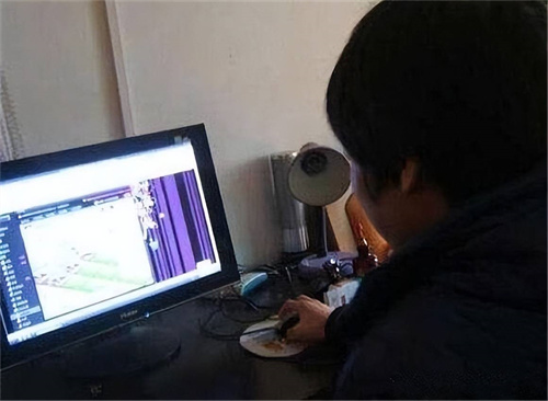 没伤害但侮辱性极强!女子坐四个小时火车奔现,吃完一碗面后就拉黑