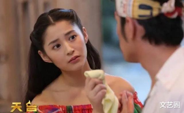 李心艾|李心艾三个月瘦35斤,穿旗袍秀姣好身材,自信怼脸拍不惧死亡角度