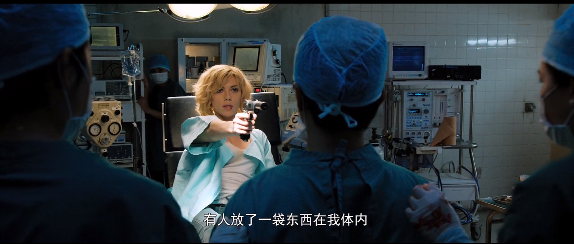 人类的大脑被100%开发,会发生什么?电影《超体》剧情解说