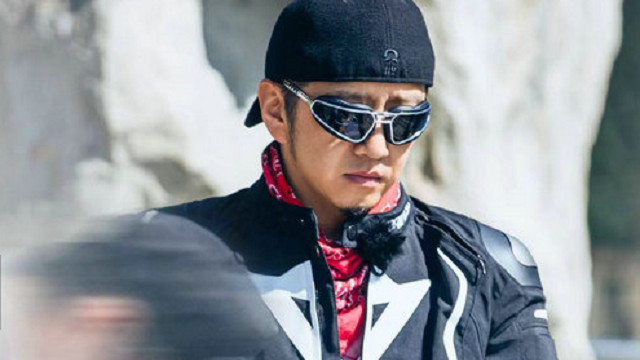 张震岳|《我们的滚烫人生》任贤齐、张震岳骑摩托，穿越虎跳峡谷，郑钧说有风险