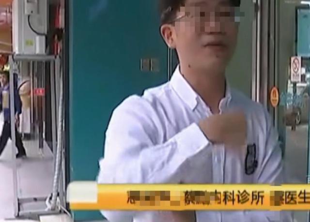 老人霸占三个位,不料遇到硬茬子,被打到跪地求饶