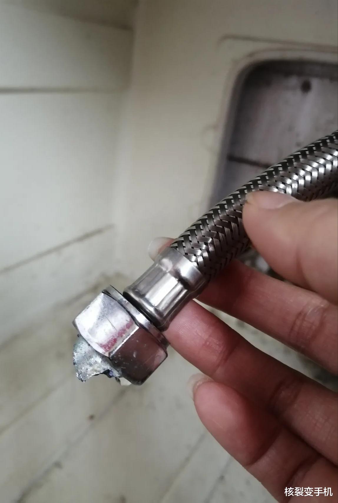 爆了，爆了，水管真的又爆了！