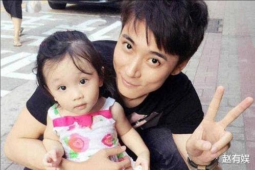 张丹峰|张丹峰女儿罕见露面!短头发大眼睛,超高颜值像妈妈