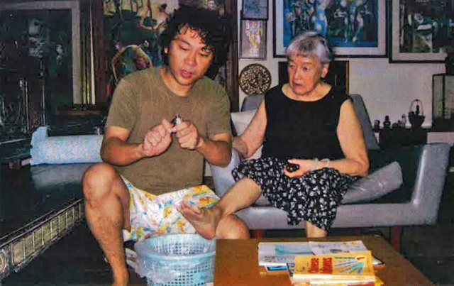 回顾:男子和79岁富婆同居,携妻子孩子密谋2亿家产,被判11年
