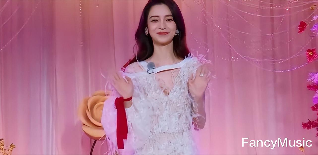 奔跑吧兄弟|连续半月拿下热度第一，《奔跑吧》一出手就是一副综艺王炸