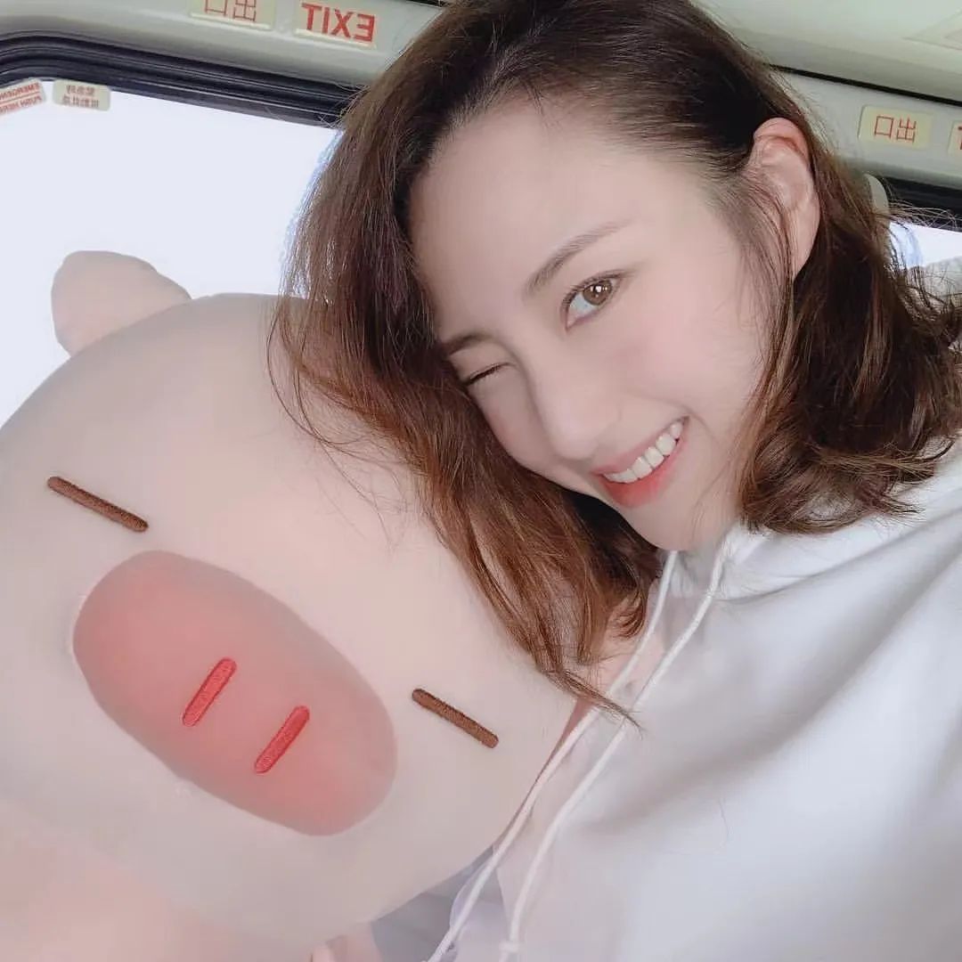 何超云|5000亿赌王千金官宣“下嫁”消防员,相恋7个月就闪婚,全网:窦骁学着点!