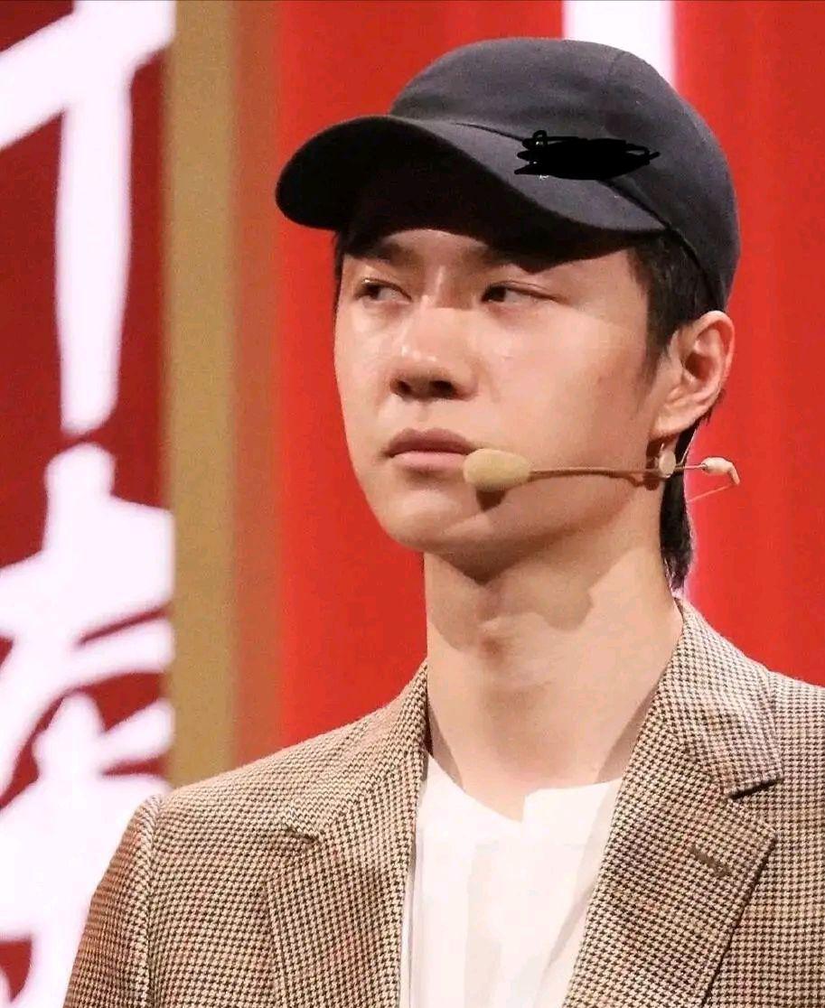 关晓彤|有一种颜值叫“明星生图”,王一博眼袋明显,关晓彤天生大骨架!