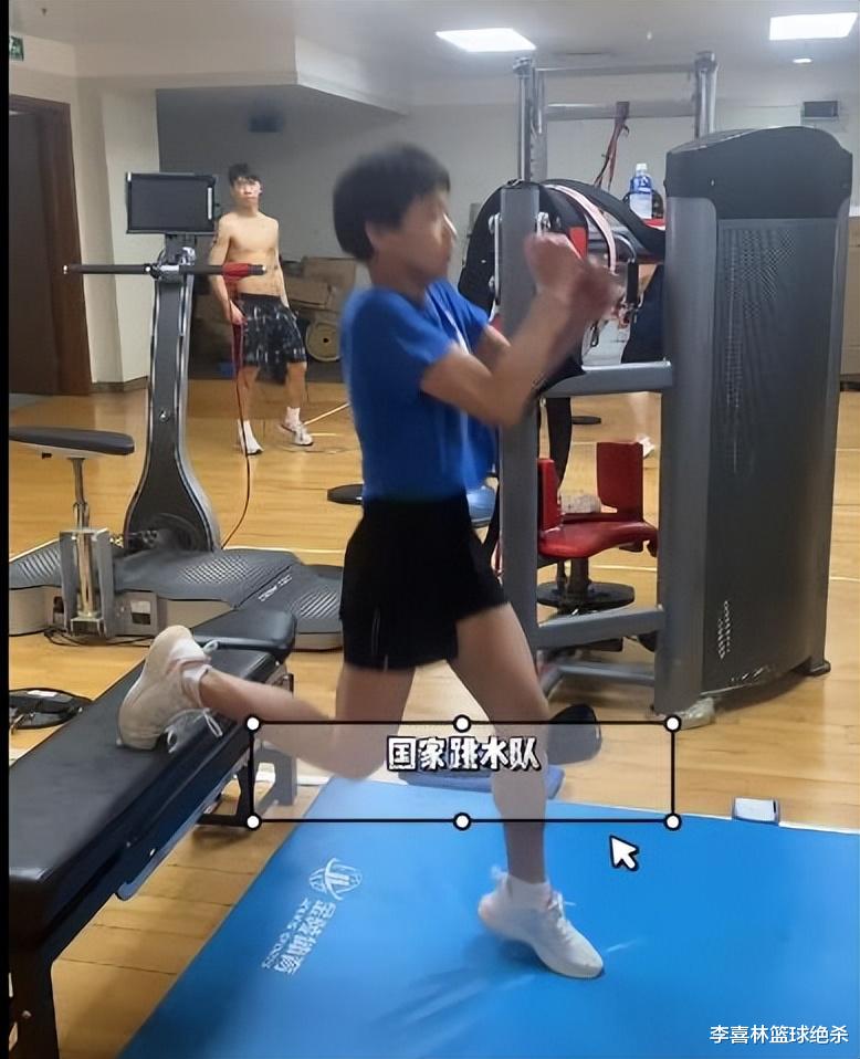 全红婵 真拼！全红婵最新苦练曝光：肉眼可见长高，锅盖头发型又抢镜了