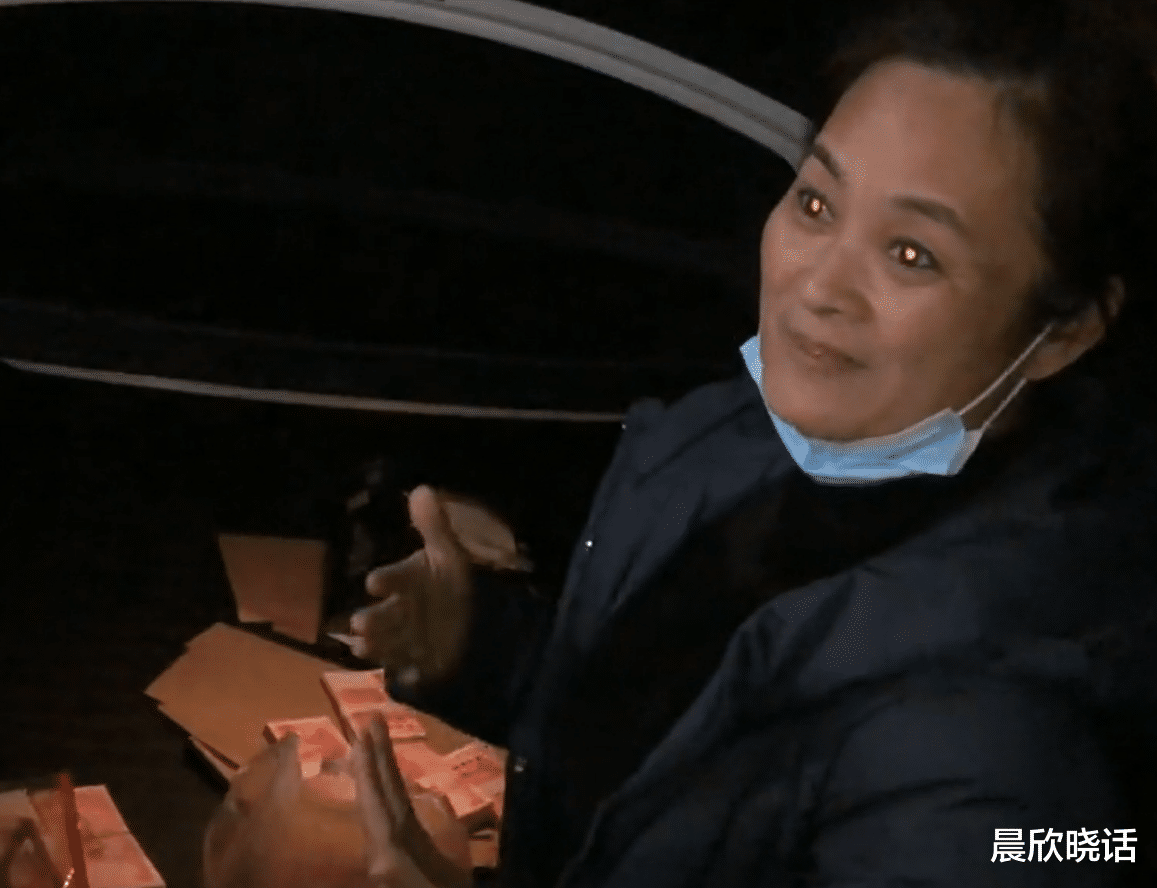 朱之文|才离婚9个月,22岁的大衣哥儿子就要二婚了,他是媳妇迷吗?