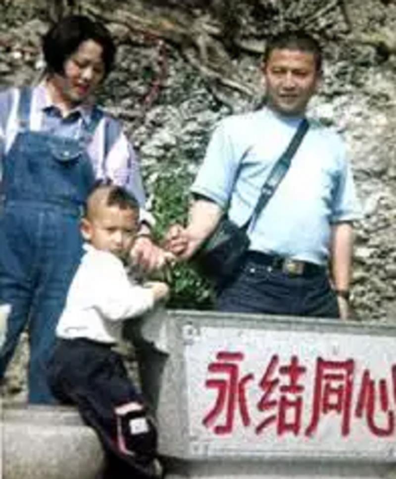 驾驶|王伟的遗孀阮国琴近况如何?上校军衔至今未再嫁,坚信丈夫会回来