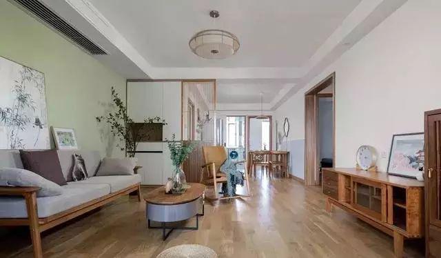 简中式风,古色古香的原木与清新淡雅的绿色搭配,效果别具一格