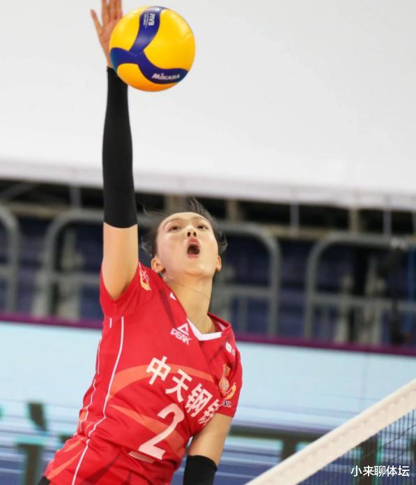 张常宁 张常宁秀美甲,手镯是亮点,手术已5个多月,要有昔日的训练态度