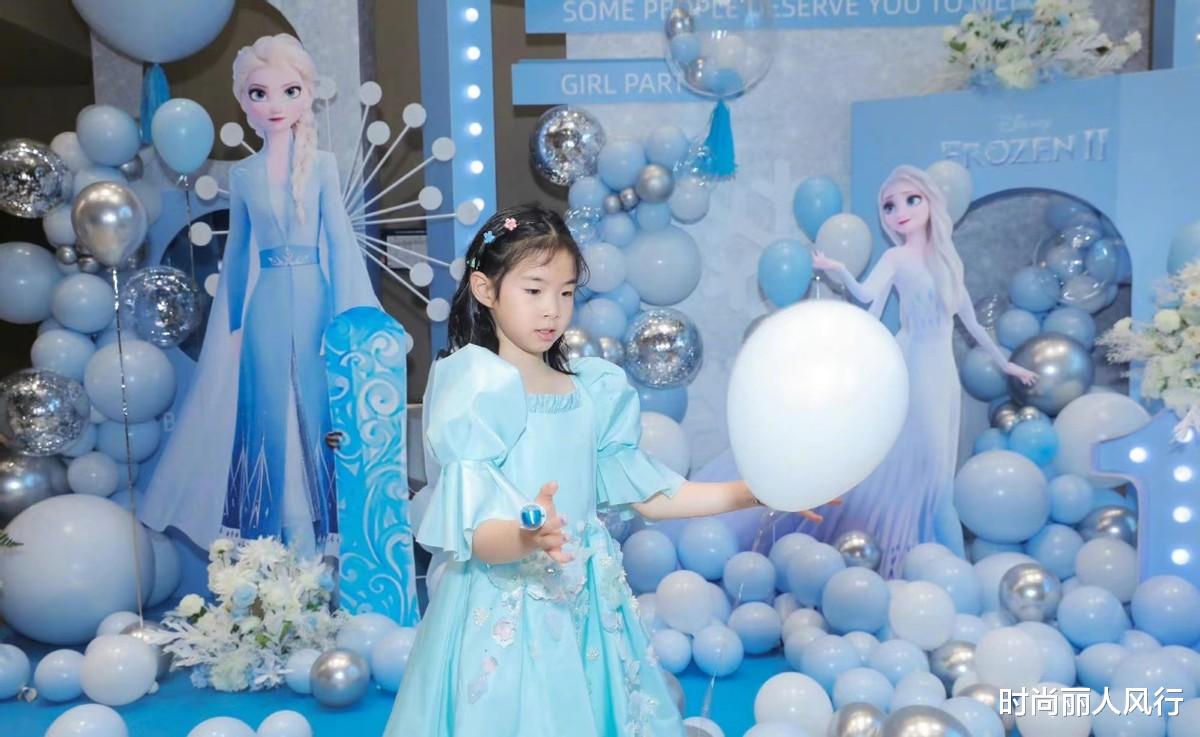 黄奕|黄奕女儿生日宴大爆火！10岁女儿穿公主裙凹造型，五官长开后更尴尬