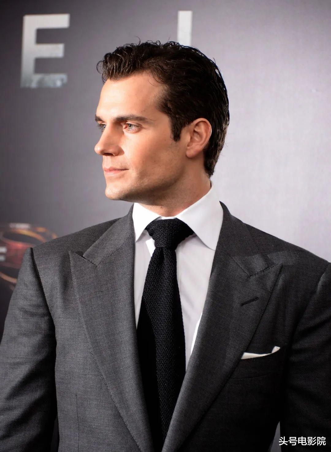 亨利·卡维尔|超人官宣回归！亨利·卡维尔发视频感谢，黑亚当大战超人或成真