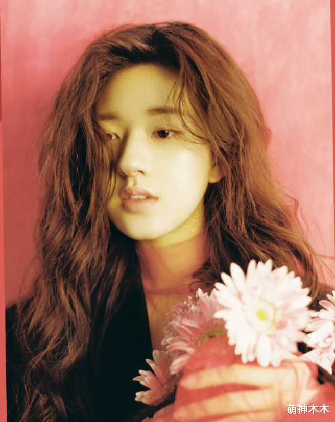 赵露思|尴尬！赵露思杂志未修图流出，五官扁平痘痘多，少女感全靠后期修