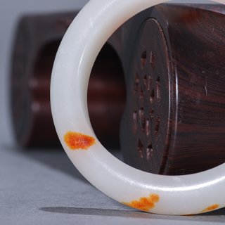 |回流 和田白玉带皮扁条手镯