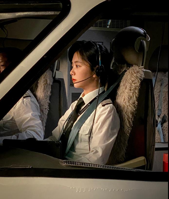 谭松韵|谭松韵演女机长被嘲没气场?宋佳才是此类角色的正确打开方式