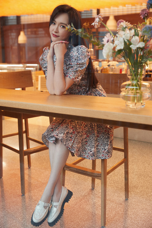 唐嫣|唐嫣一袭复古碎花裙,高挑的身材加上出众的颜值,让人怦然心动。