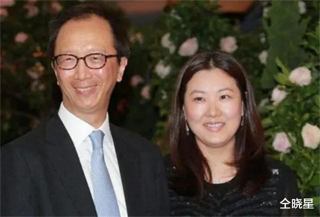 伏明霞|跳水女皇伏明霞近况：70岁丈夫当上董事长，19岁女儿亭亭玉立