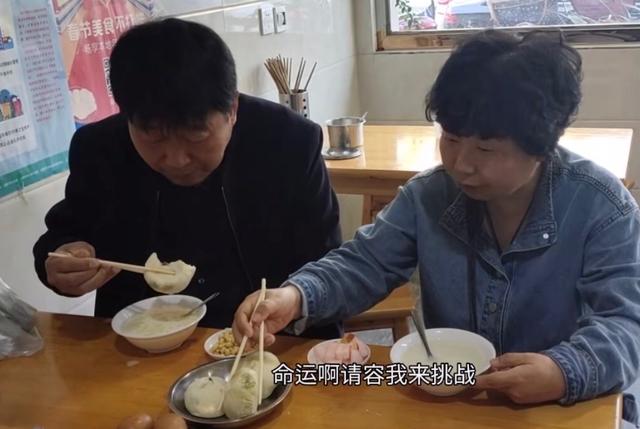 姚策|杜妈终于停播去看策了,坐在高铁上听歌:时光洪流中这份爱多渺小