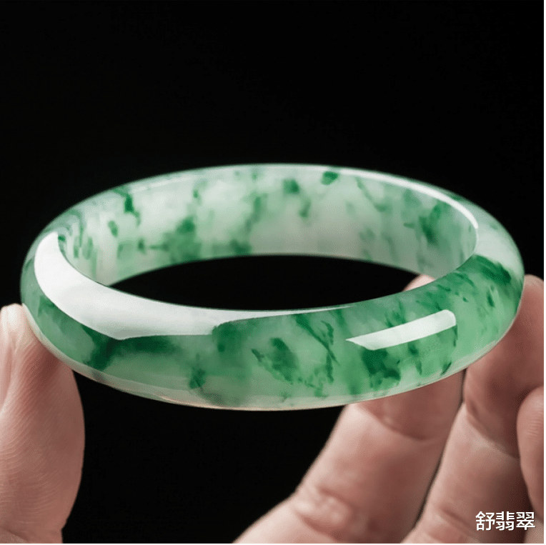 翡翠手镯是怎样做出来的