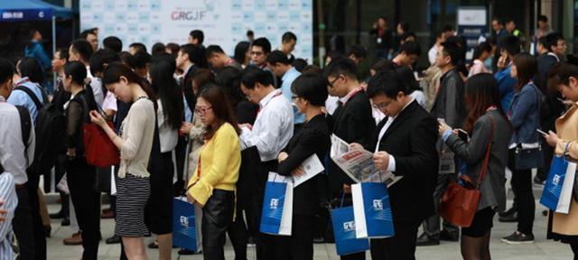 求职|女大学生找工作无果,哭诉当下就业“困境”,唤醒了许多装睡的人