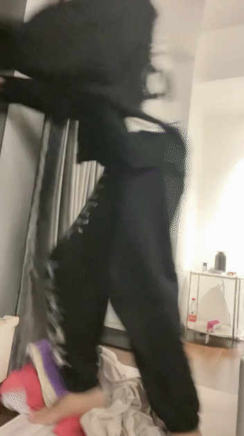 韩佩泉辟谣吸毒后继续遭受网络暴力,直播时崩溃痛哭疑似跳楼