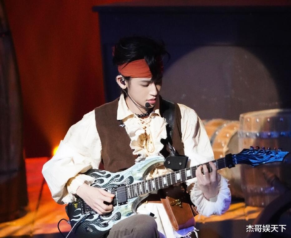 闪光的乐队|《闪光的乐队》六公:2队输在选曲,1队输在失误,只有1队意难平